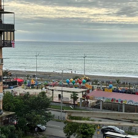 Apartment Near The Sea Батуми Екстериор снимка
