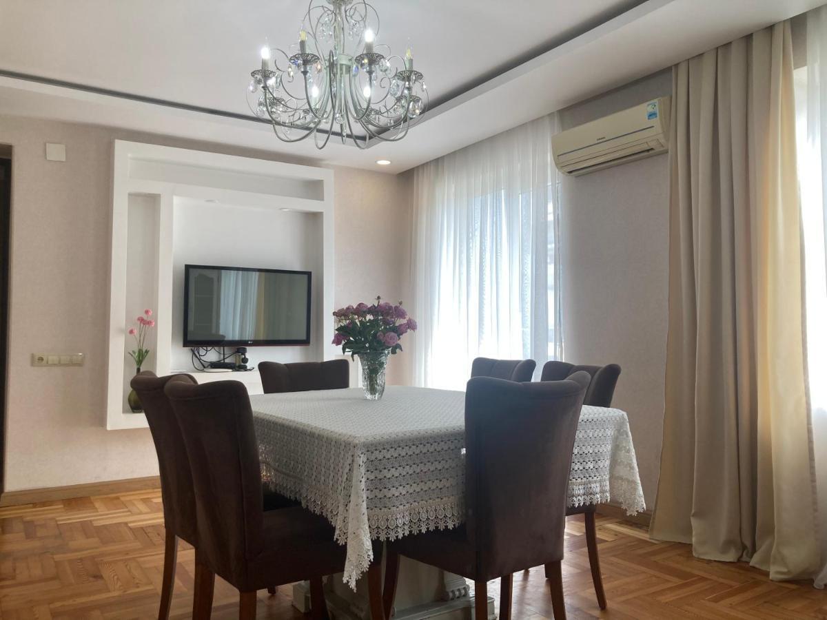 Apartment Near The Sea Батуми Екстериор снимка