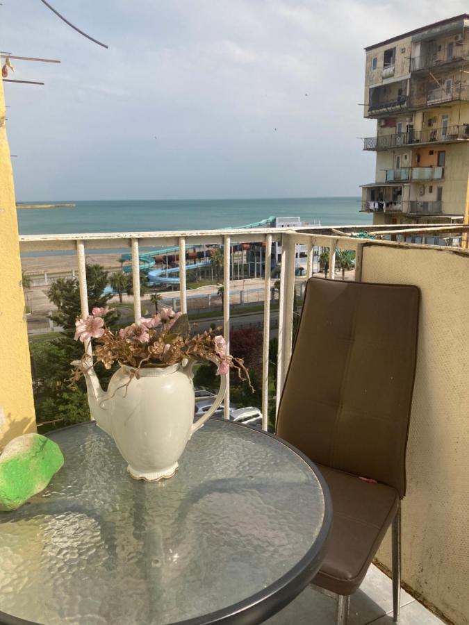 Apartment Near The Sea Батуми Екстериор снимка