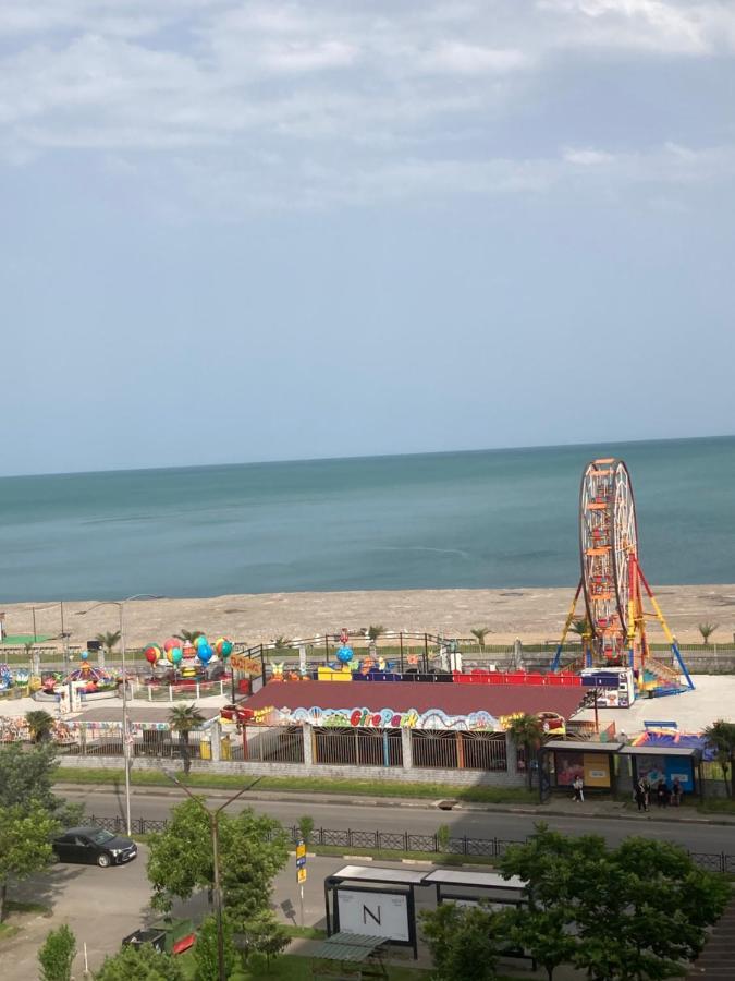 Apartment Near The Sea Батуми Екстериор снимка